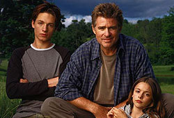 Gregory Smith, Treat Williams and Vivien Cardone star in the WB drama, Everwood.