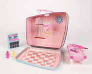 The Bratz Babyz 8-Ball Blitz turns into a funky lunch box for you!