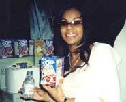 Kellogg's got the scoop on Ashanti's fave flavor of Pop-Tart at the American Music Awards.