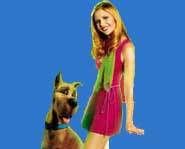 Sarah Michelle Gellar plays Daphne.
