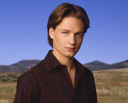 Gregory Smith starred on Everwood.