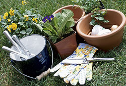 Gardening gift baskets make great gifts for moms!